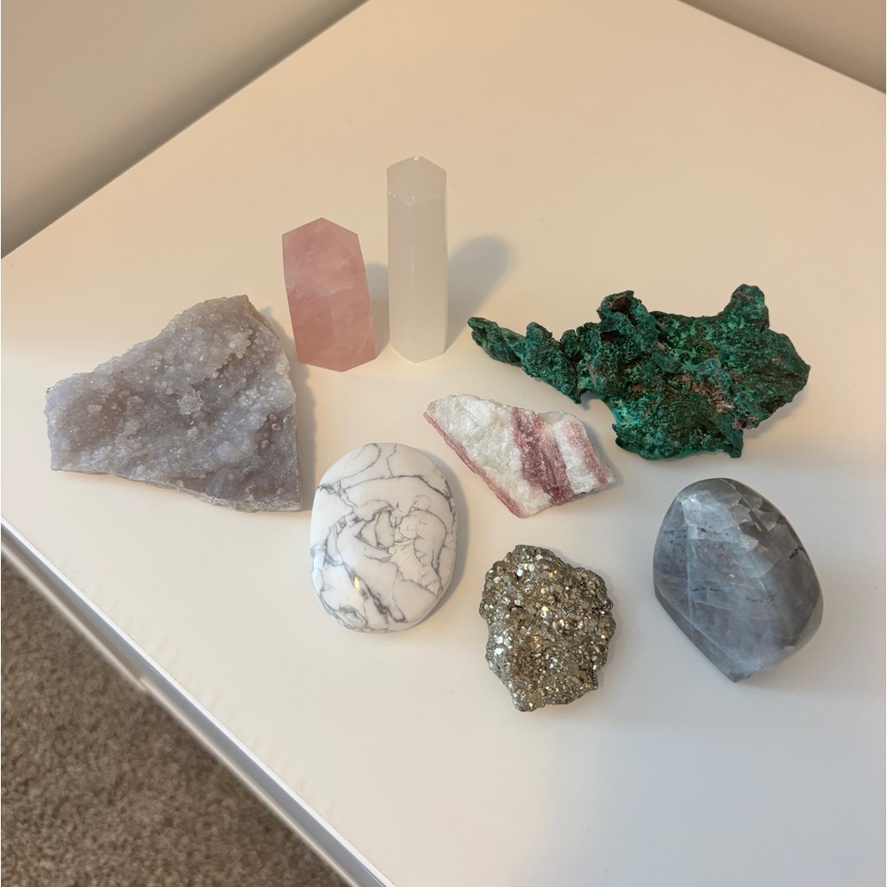 Lot of 8 crystals $60